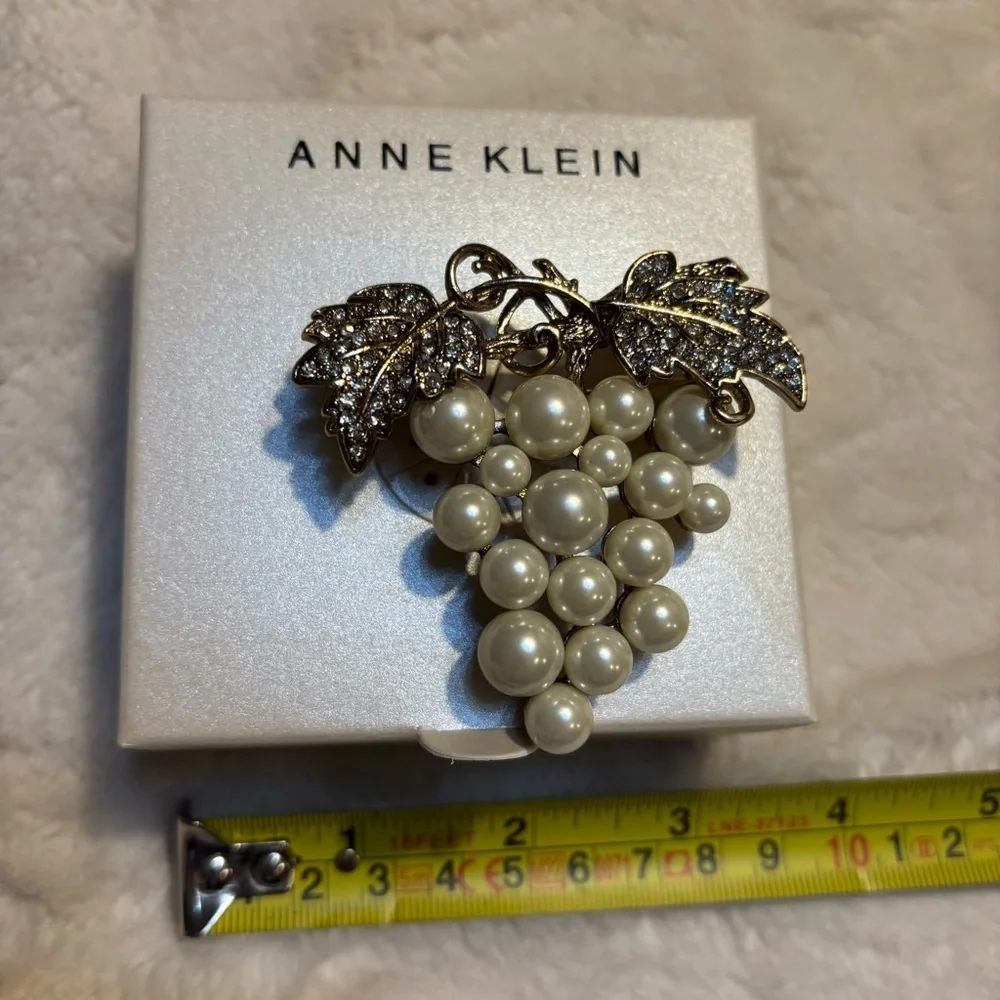 NEW Anne Klein Brooch Gold-tone Crystals Leaves Ivory Pearl Cluster Classic NIB